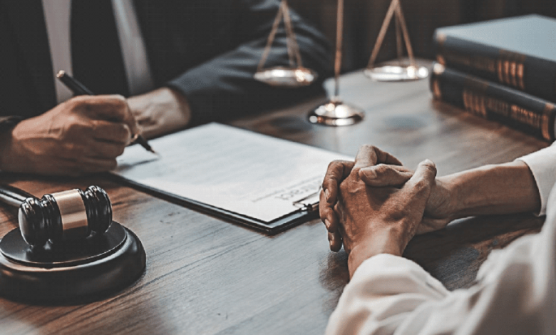 بهترین وکیل پایه یک دادگستری چه مشخصاتی باید داشته باشد؟