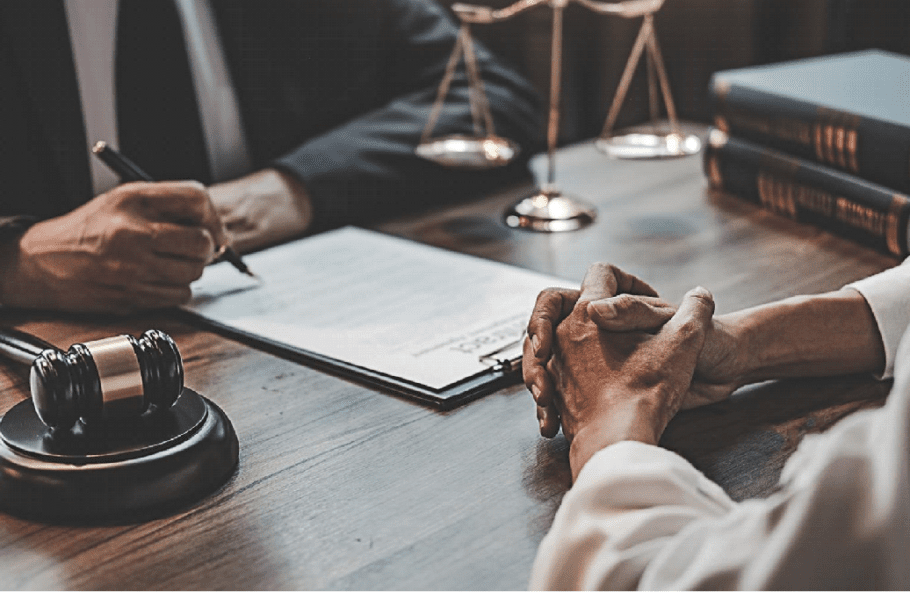 بهترین وکیل پایه یک دادگستری چه مشخصاتی باید داشته باشد؟