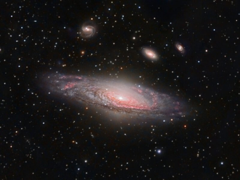 تصویر روز ناسا: NGC 7331 و کهکشان‌های دورتر