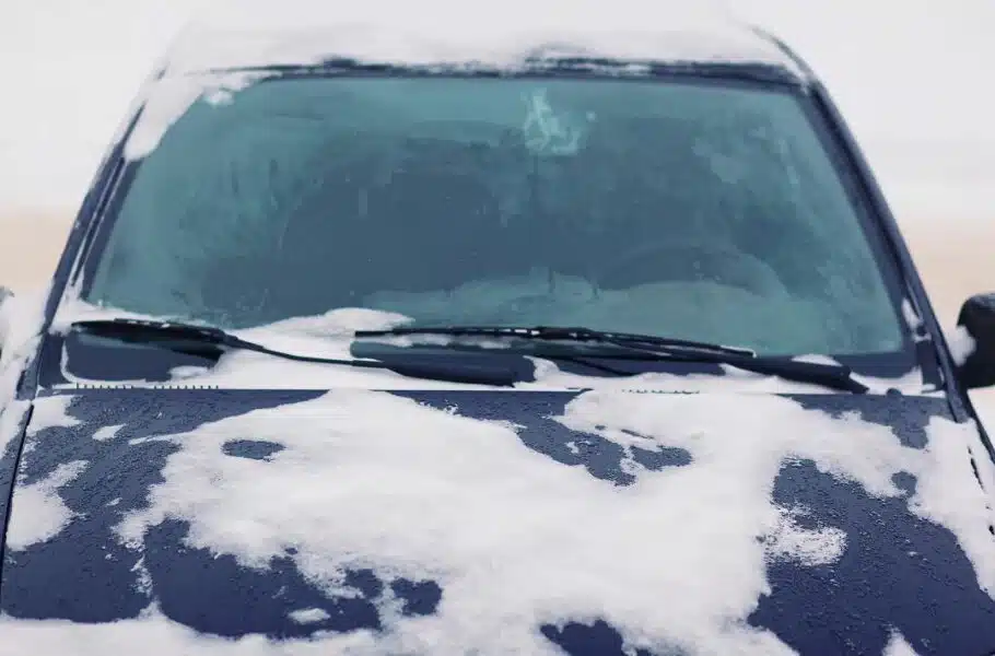 تولید نانوسیم‌های خورشیدی که می‌توانند سطوح را ۱۰۰ درصد یخ‌زدایی کنند  