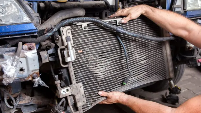 علائم خرابی رادیاتور خودرو چیست؟