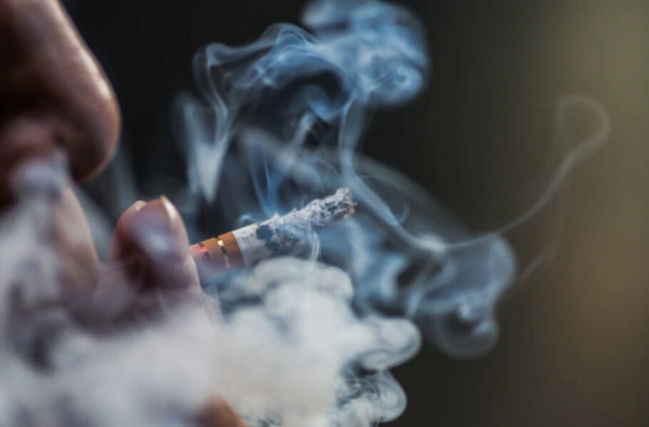 محققان از وجود ارتباط میان کشیدن سیگار و ویپ در جوانان و بروز مشکلات چشمی خبر می‌دهند