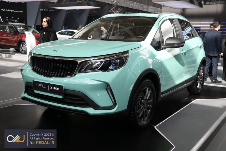 بک X3 پرو خودروسازان بم در نمایشگاه تهران، هاچ‌بک کراس باکیفیت جیلی