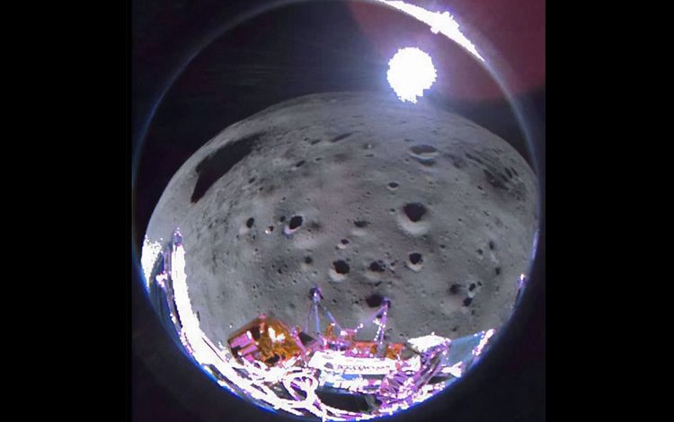 اولین تصاویر کاوشگر آمریکایی از سطح ماه