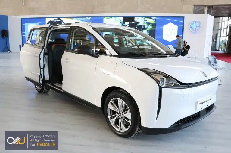 بستیون نات، تاکسی برقی چینی ایران خودرو در نمایشگاه تهران
