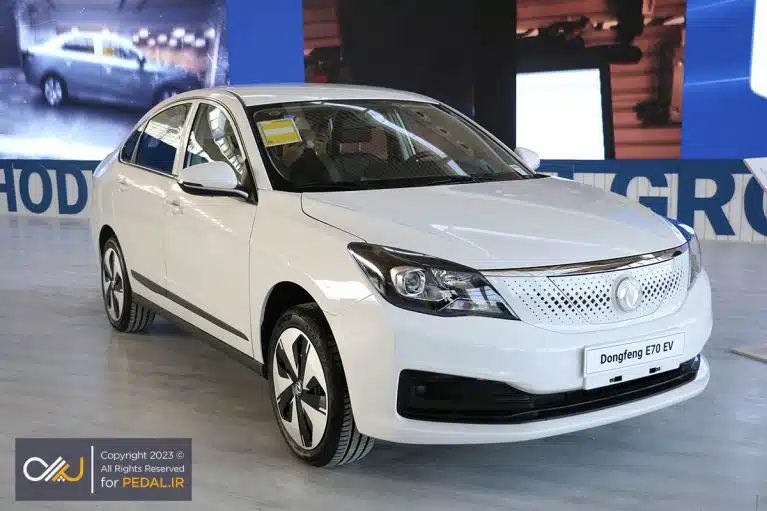 تاکسی برقی دانگ فنگ E70 ایران خودرو، زشت و ضعیف در نمایشگاه تهران