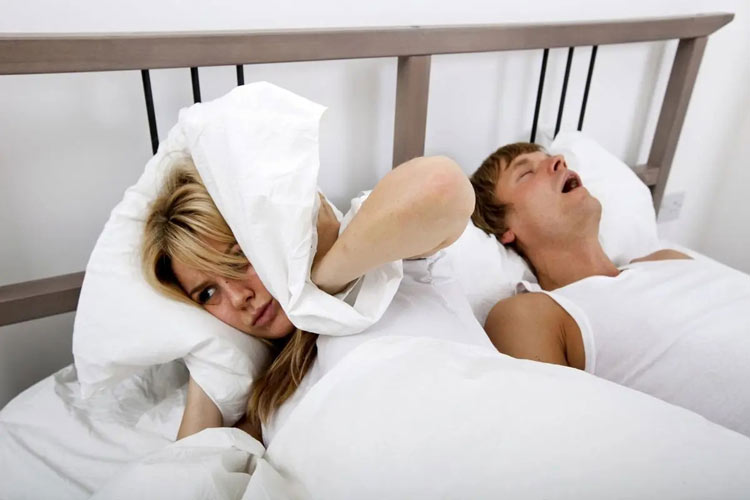 ۱۰ راهکار ساده برای حل مشکل خروپف