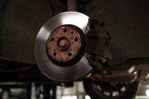 نگاهی اجمالی و کامل به لنت ترمز جلوی پراید و ویژگی‌های آن