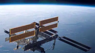 چرا فضانوردان از میکروبهای چسبیده به بدنه ایستگاه فضایی نمونهبرداری میکنند؟