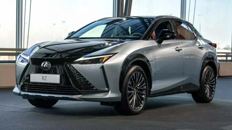 معرفی لکسوس RZ مدل 2026 با شبیهسازی تعویض دنده و نسخههای اسپرت