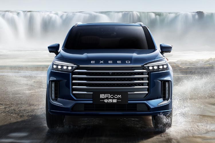 چین با خودروی هیبریدی چری Exeed VX C-DM سطح انتظارات را بالاتر می‌برد