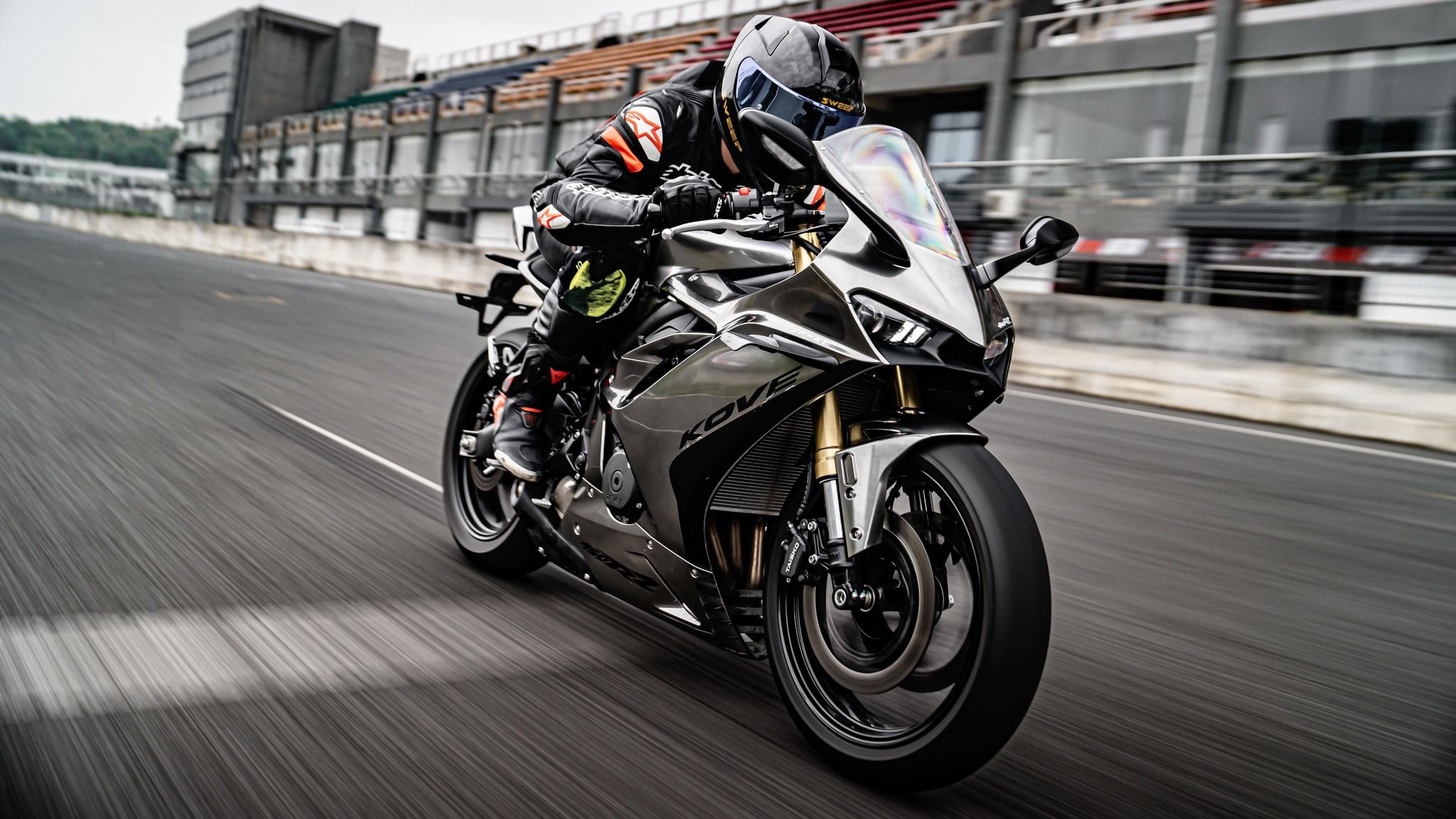 2025 Kove 450RR Action