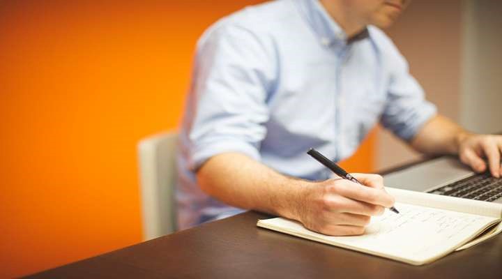 تمدید بیمه شخص ثالث آنلاین یا حضوری؟ مزایا و معایب هر روش