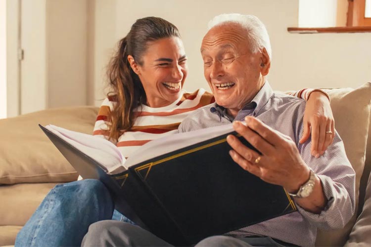 چگونه خاطرات به بهبود وضعیت روانی و شناختی کمک می‌کند؟
