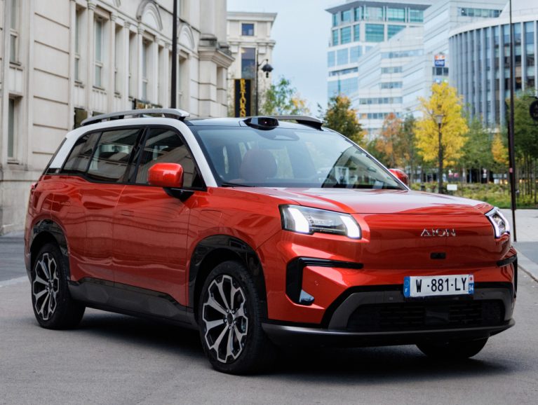 گک آیون GAC Aion V؛ اولین خودروی چینی با فناوری خودران سطح 4