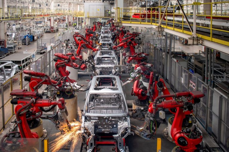 حذف بخش خصوصی از اقتصاد کشور با سیاست‌های ضد تولید