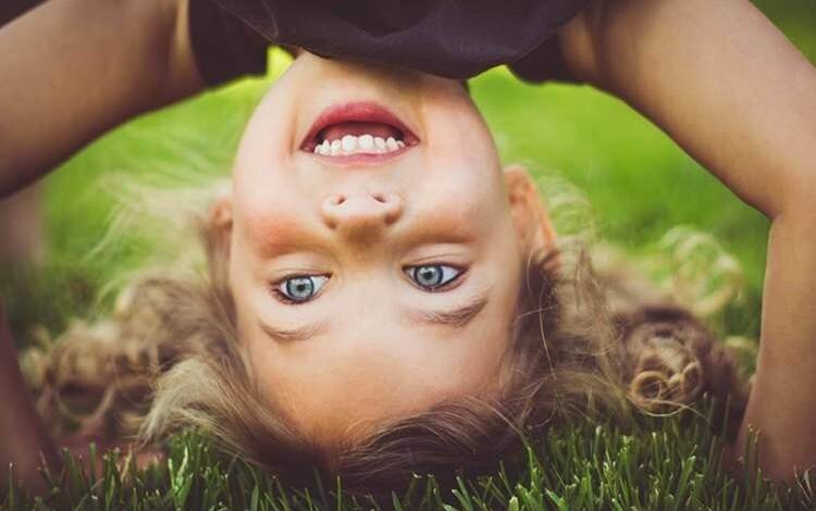 چرا چشمها جهان را وارونه میبینند و مغز چگونه این تصویر را تفسیر میکند؟