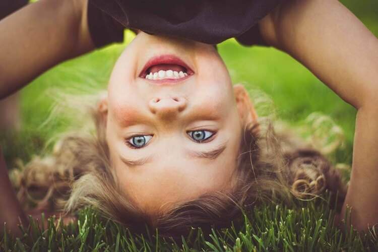 چرا چشم‌ها جهان را وارونه می‌بینند و مغز چگونه این تصویر را تفسیر می‌کند؟