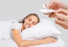 هشدار پزشکی درباره روند جدید تیک‌تاک؛ چسب زدن به لب‌ها برای خواب بهتر خطرناک است
