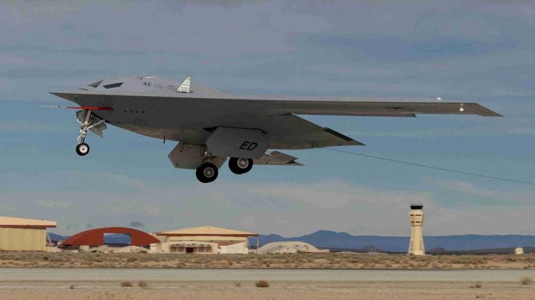 چرا بمبافکن جدید B-21 ریدر بسیار پیشرفتهتر از B-2 است؟
