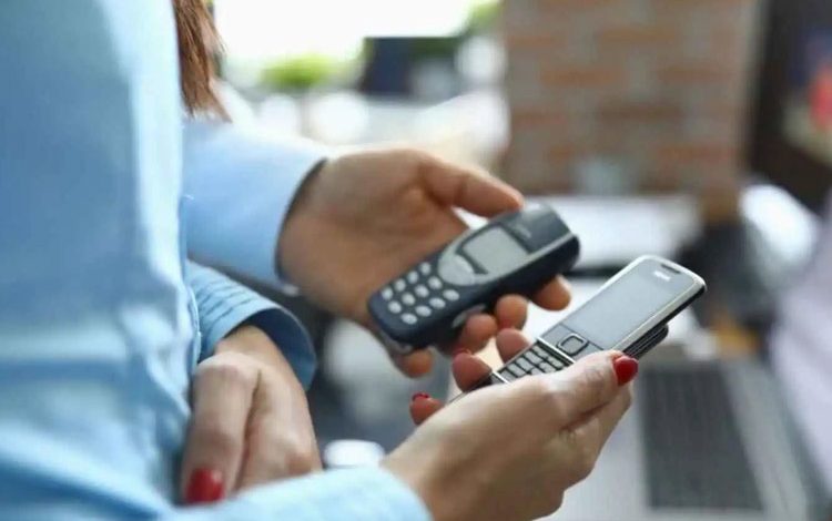 آیا گوشیهای ساده میتوانند اعتیاد به تلفن هوشمند را درمان کنند؟