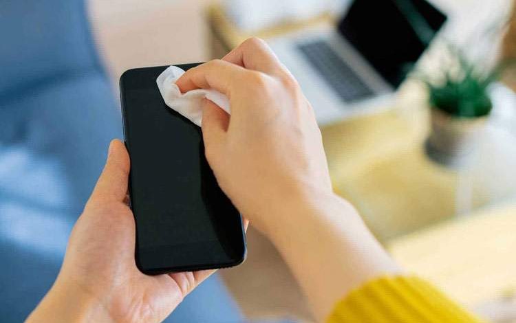 با این روش میکروبهای پنهان روی گوشی هوشمند خود را از بین ببرید