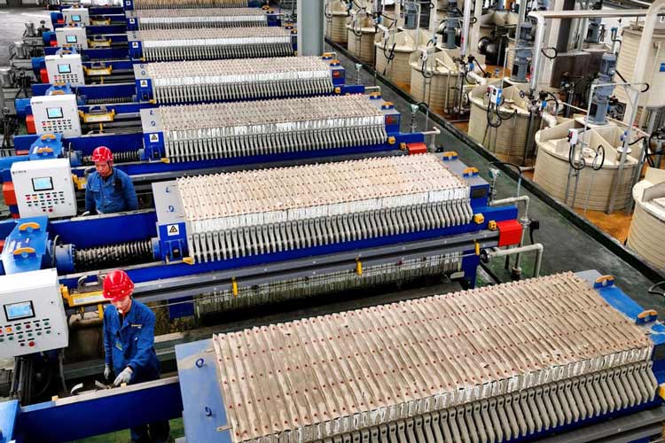 بازیافت باتری‌های مستعمل و پلاستیک به منابع ارزشمند با کاتالیزور خورشیدی