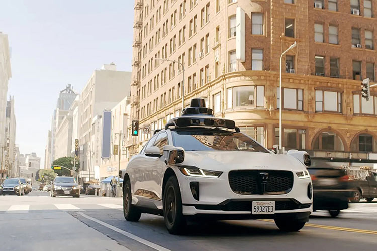 تجربه شنیداری منحصربه‌فرد در روبوتاکسی‌های Waymo با اتصال مستقیم به اسپاتیفای