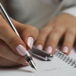 خداحافظی با دستخط؛ مهارتی ۵۵۰۰ ساله در آستانه فراموشی