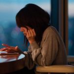 اگر با گوشی زیاد کار می‌کنید از این سه ویتامین غافل نشوید