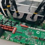 رباتهای سوئیسی جان تازهای به باتریهای برقی میدهند