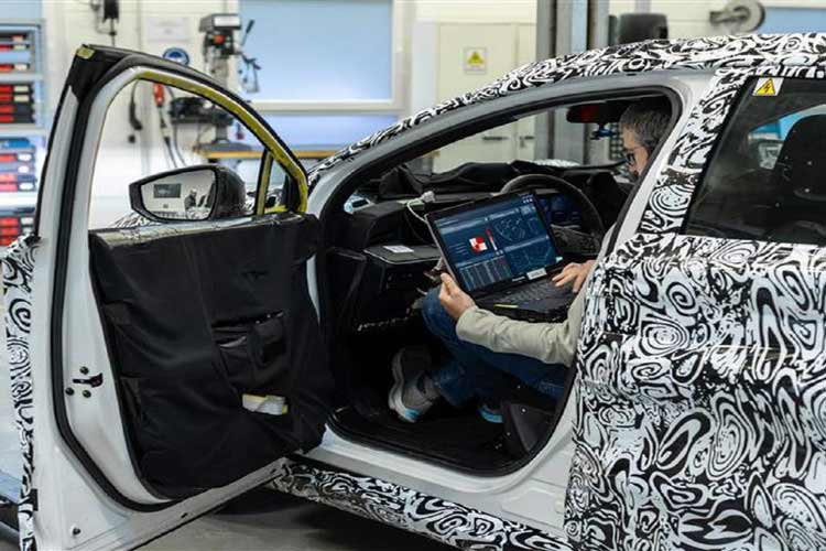 نیسان با هوش مصنوعی، زمان آزمون خودروهای برقی را نصف می‌کند