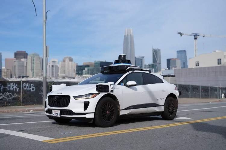 گام تاریخی وایمو: آغاز سفرهای کاملاً خودران در آزادراههای آمریکا