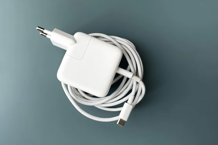 آیا شارژر USB-C لپتاپ برای شارژ گوشی مناسب است؟