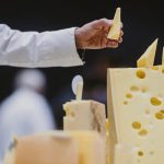 آیا پنیر پرچرب خطر زوال عقل را کاهش میدهد؟ بررسی نتایج یک مطالعه ۲۵ ساله