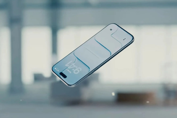 اپل در iOS ۲۶.۲ کنترل Liquid Glass را به صفحه قفل آیفون بازگرداند