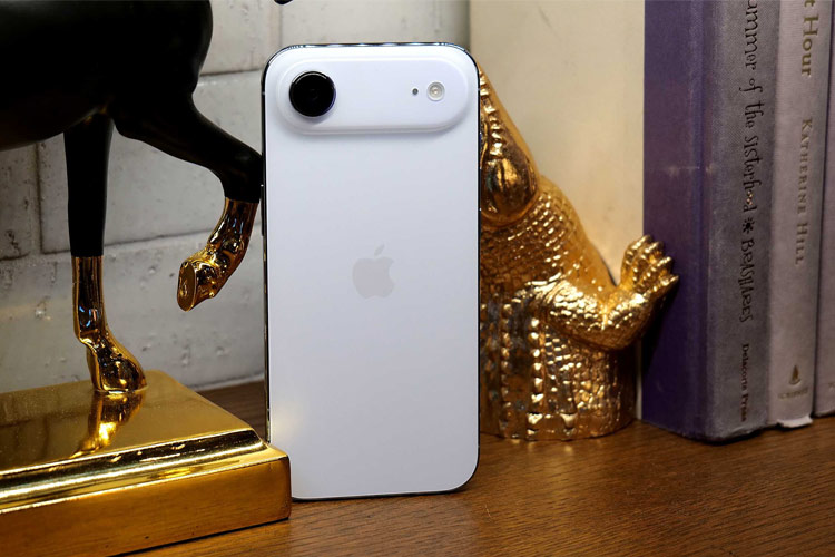 برترین گوشیهای پرچمدار سال ۲۰۲۵؛ رقابت اپل، سامسونگ و گوگل