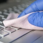 بهترین روشهای تمیز کردن کیبورد لپتاپ