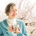 قهوه یا چای: کدام برای استخوانهای زنان مسن بهتر است