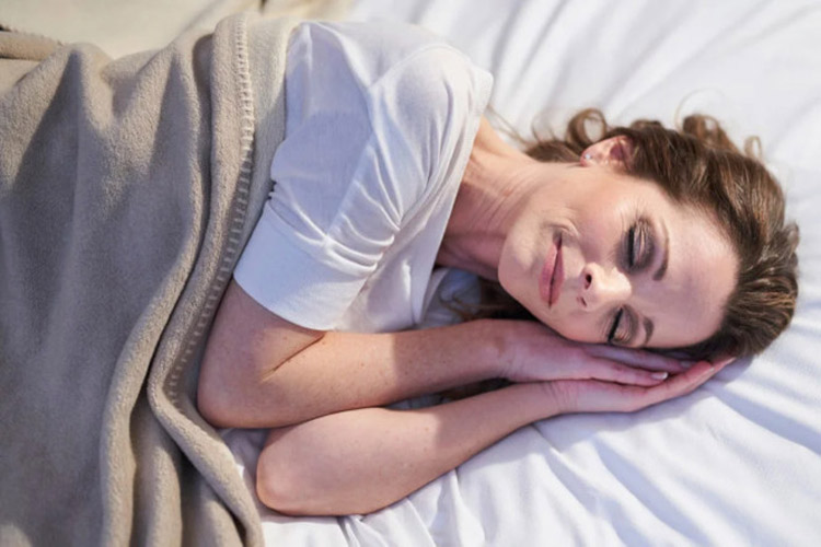 خواب بدون بالش: راهکاری ساده برای کاهش فشار چشم در بیماران گلوکوم