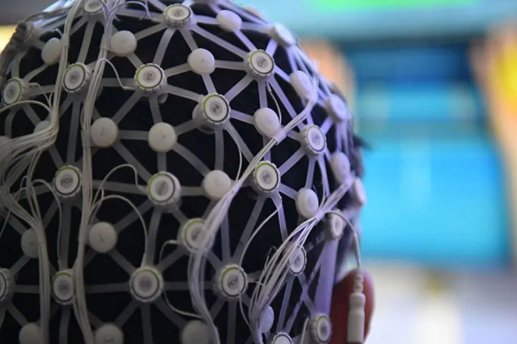 چین پیشگام شد: نخستین آزمایش موفق «واسط مغز-رایانه» بیسیم در فضا