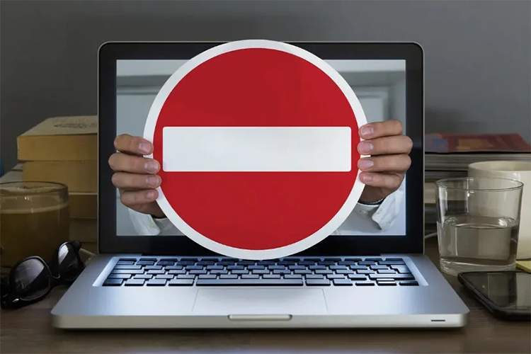 معاون وزیر ارتباطات: اینترنت به خاطر حملات سایبری قطع شده است