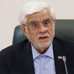 انتقاد عارف از قطع اینترنت: اتوبان را به خاطر یک راننده متخلف نمیبندند